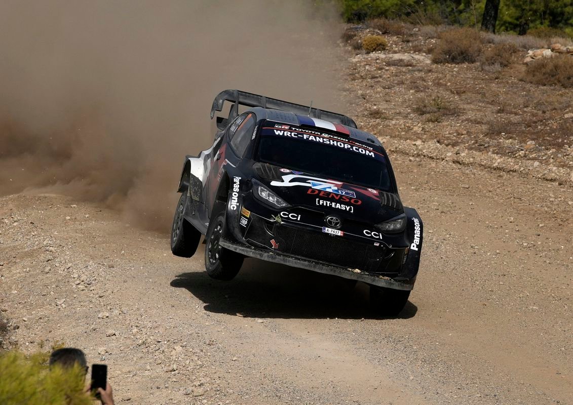 Rely Sardínie: Kolízia ho nezastavila. Ogier triumfoval v šiestom podujatí pred Tänakom Rely Sardínie: Kolízia ho nezastavila. Ogier triumfoval v šiestom podujatí pred Tänakom