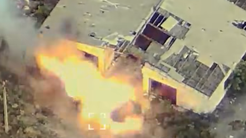 Záběry masivní exploze. Ukrajinci zničili vzácný systém KLDR, raketa proletěla kabinou stroje Záběry masivní exploze. Ukrajinci zničili vzácný systém KLDR, raketa proletěla kabinou stroje