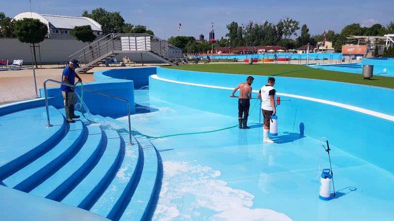 Sbohem, andílku. Tomáška měla zabít zákeřná bakterie z bazénu, rodina poslala vzkaz do nebe Sbohem, andílku. Tomáška měla zabít zákeřná bakterie z bazénu, rodina poslala vzkaz do nebe