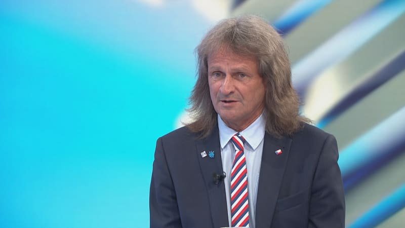BIS pracuje pro CIA, řekl Ševčík. Jako vtip z komunistického Dikobrazu, vysmál se mu Exner BIS pracuje pro CIA, řekl Ševčík. Jako vtip z komunistického Dikobrazu, vysmál se mu Exner