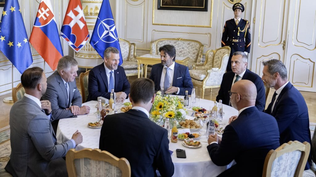 Politici sa výnimočne zhodli v otázke výdavkov do NATO aj v kritike Ficovho výroku o neutralite Politici sa výnimočne zhodli v otázke výdavkov do NATO aj v kritike Ficovho výroku o neutralite