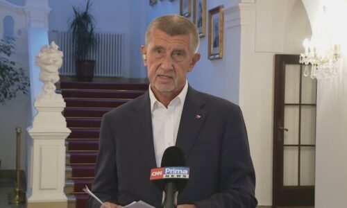 Stanjura lže, řekl Babiš a ukázal údajný důkaz. S vládními poslanci ANO o svržení nejedná