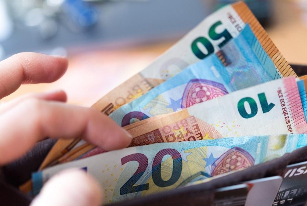 Viac ako polovica rodín na Slovensku žije od výplaty do výplaty Viac ako polovica rodín na Slovensku žije od výplaty do výplaty