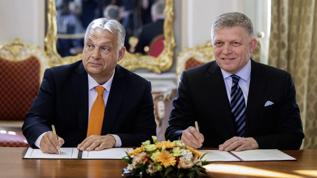 Fico s Orbánom vydierajú EÚ, zablokovali ďalší balík protiruských sankcií Fico s Orbánom vydierajú EÚ, zablokovali ďalší balík protiruských sankcií
