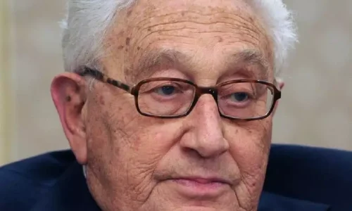 Henry Kissinger: „Ak nepočujete vojnové bubny, musíte byť hluchý“