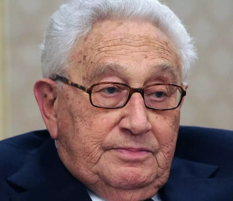 Henry Kissinger: „Ak nepočujete vojnové bubny, musíte byť hluchý“ Henry Kissinger: „Ak nepočujete vojnové bubny, musíte byť hluchý“