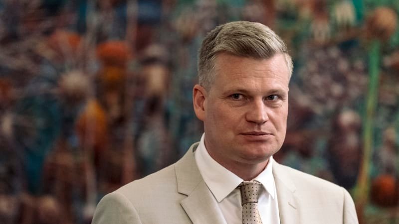 Turek musí složit funkci, vyzval spolek Milion chvilek. Kalousek to označil za výsměch Turek musí složit funkci, vyzval spolek Milion chvilek. Kalousek to označil za výsměch