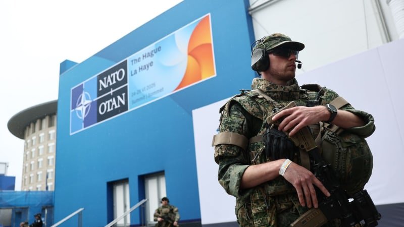 Nedá se tu žít, zlobí se lidé v Haagu. Summit NATO město ochromil, operace stojí miliardy Nedá se tu žít, zlobí se lidé v Haagu. Summit NATO město ochromil, operace stojí miliardy