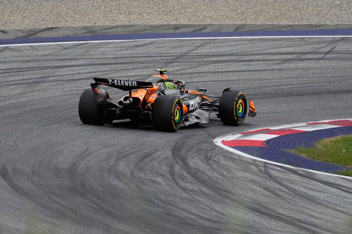 VC Rakúska: McLaren ovládol druhý tréning, Verstappen v tesnom závese