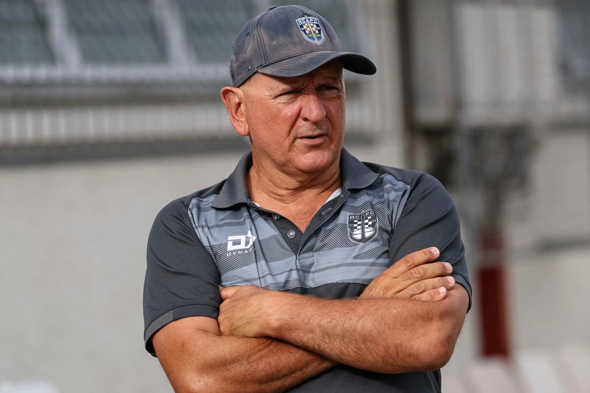 Tréner amatérov nepoznal svetovú hviezdu, sám je zubár. Tento nás nemôže viesť, tvrdia hráči