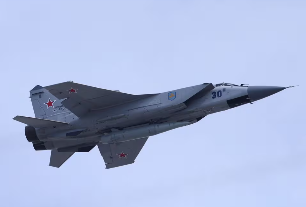 Rusko tvrdí, že zaútočilo na ukrajinské letisko hypersonickou raketou Kinžal Rusko tvrdí, že zaútočilo na ukrajinské letisko hypersonickou raketou Kinžal