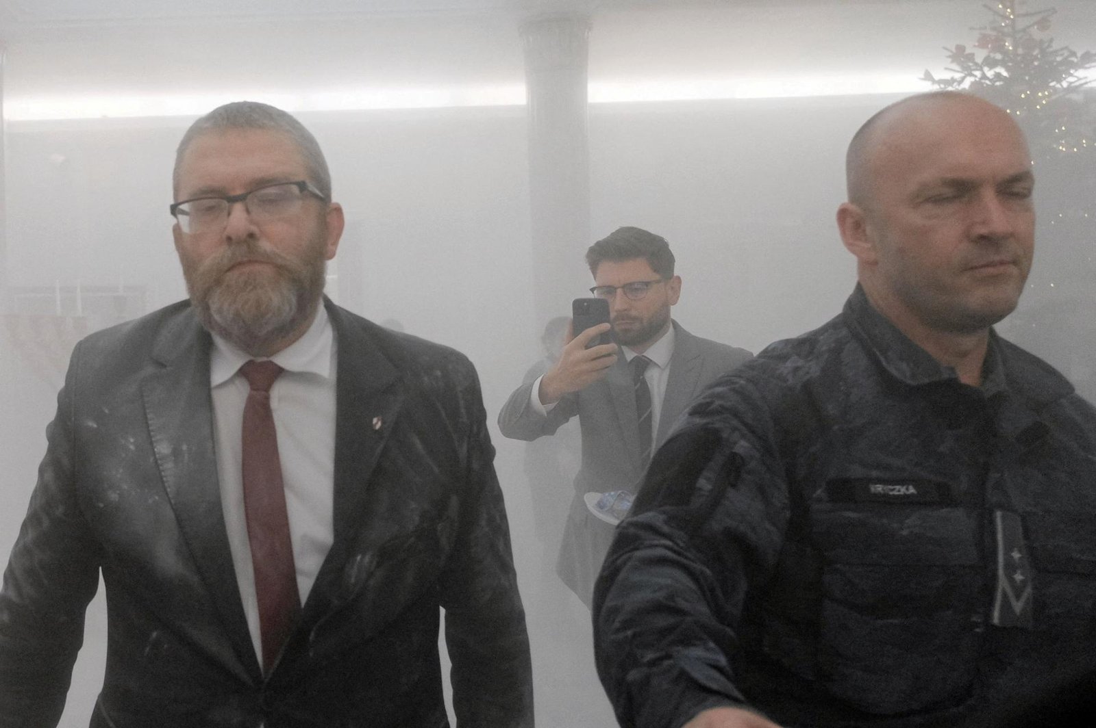 Poľský europoslanec Braun dostal zákaz vstupu do Sejmu, dôvodom je poškodenie LGBT výstavy Poľský europoslanec Braun dostal zákaz vstupu do Sejmu, dôvodom je poškodenie LGBT výstavy