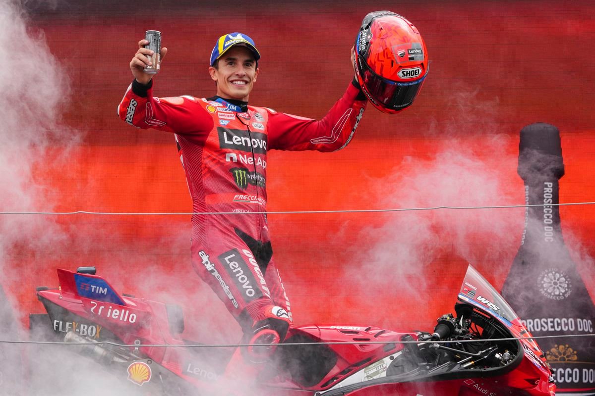 MotoGP: VC Holandska v réžii Marca Marqueza. Španiel si upevnil vedenie, jeho brat mal nehodu