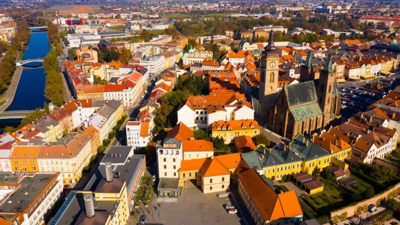 Radnice v Hradci Králové rozdává tisíce korun na nákupy. Je to výstřel od boku, nechápe opozice Radnice v Hradci Králové rozdává tisíce korun na nákupy. Je to výstřel od boku, nechápe opozice