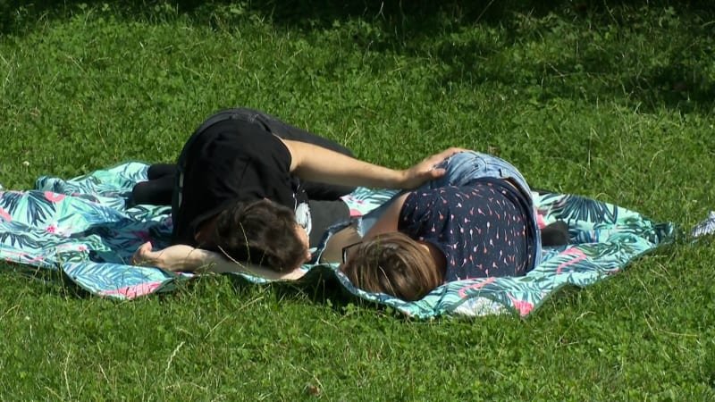 Romantický vztah s umělou inteligencí? Většina mladých je pro, experti varují před riziky Romantický vztah s umělou inteligencí? Většina mladých je pro, experti varují před riziky