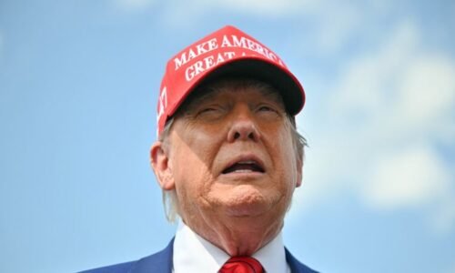 Příprava na válku s Íránem, snaha o dohodu nebo vůbec nic. Co Trump za dva týdny oznámí?