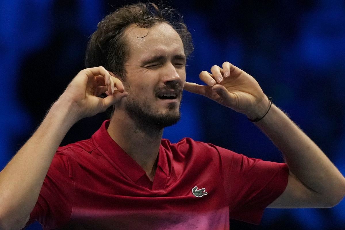 ATP Halle: Medvedev si v trojsetovom boji poradil so Zverevom, zabezpečil si miestenku vo finále