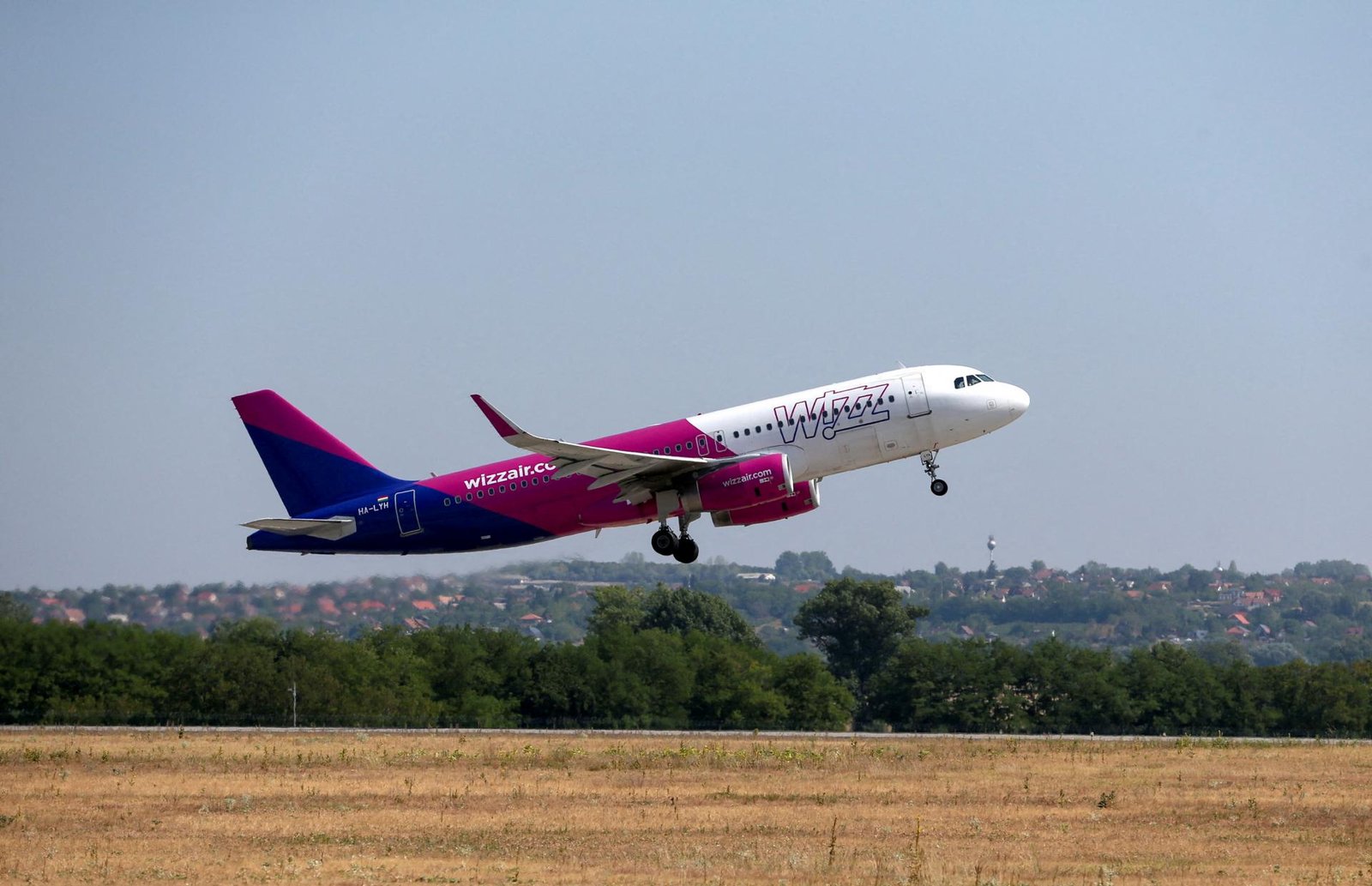 Lietadlo Wizz Air zasiahol blesk, muselo núdzovo pristáť vo Varšave Lietadlo Wizz Air zasiahol blesk, muselo núdzovo pristáť vo Varšave