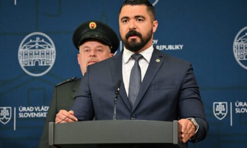 Šéf SIS podá trestné oznámenie v súvislosti s údajným sledovaním europoslanca Zdechovského