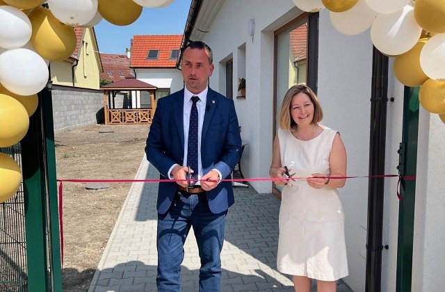 439626_seniorov.jpg Vo Vajnoroch otvorili nové zariadenie pre seniorov, spoločnosť ich podľa Vlčeka bude potrebovať čoraz viac – FOTO
