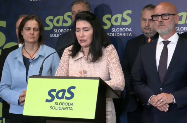 Fico chce podľa SaS prekryť zlyhania zmenou ústavy. Gröhling varuje pred tichým odchodom z Únie – VIDEO