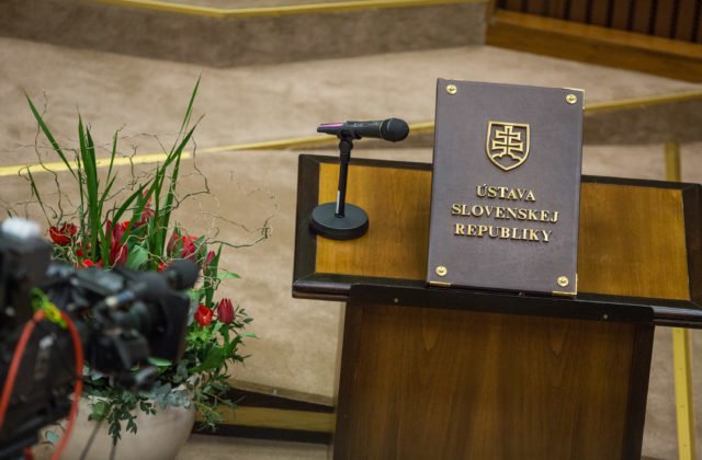 442592_img_5279-640x420.jpg Stredisko pre ľudské práva vyzýva na nepodporenie novely ústavy, kritizuje viaceré navrhované zmeny