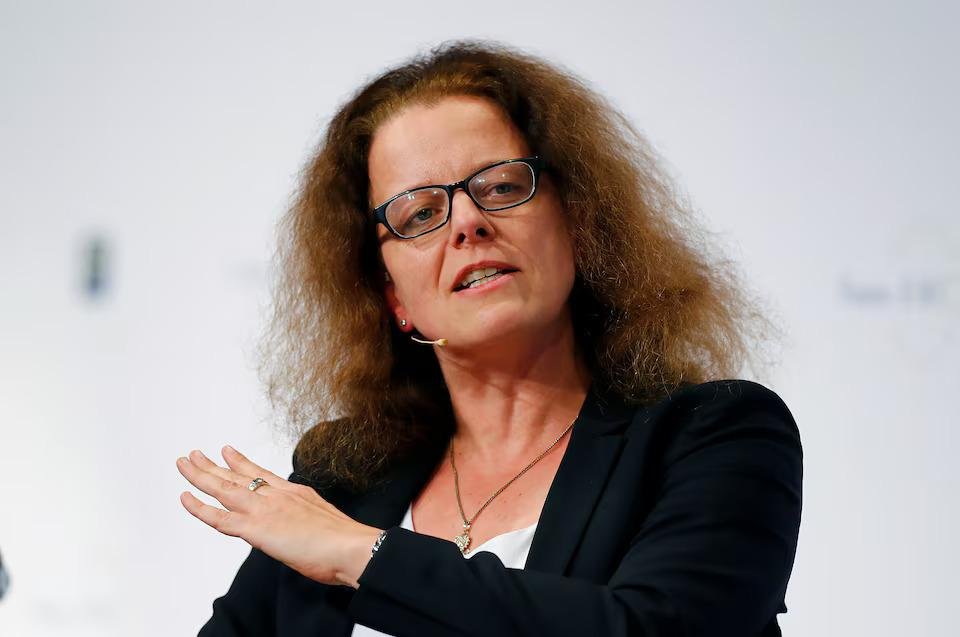 Euro má príležitosť posilniť svoju úlohu vo svete, tvdí členka Výkonnej rady ECB Schnabelová Euro má príležitosť posilniť svoju úlohu vo svete, tvdí členka Výkonnej rady ECB Schnabelová