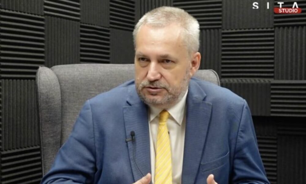 Zmena ústavy je súčasťou ficovej účelovej hry, podľa dostála chce skomplikovať situáciu pre kdh –