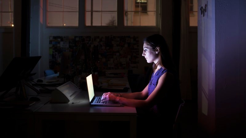 Ničitel spánku, který má i překvapivé výhody. Jak modré světlo ovlivňuje tělo i mysl? Ničitel spánku, který má i překvapivé výhody. Jak modré světlo ovlivňuje tělo i mysl?