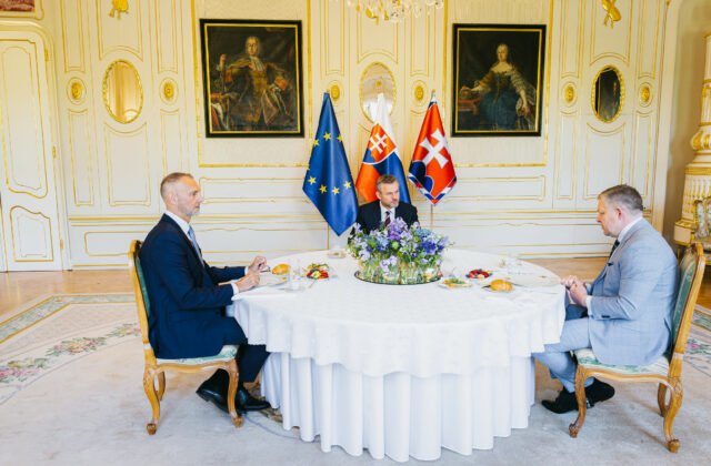 Pellegrini zvolal stretnutie troch najvyšších ústavných činiteľov, bude rokovať s premiérom a Rašim