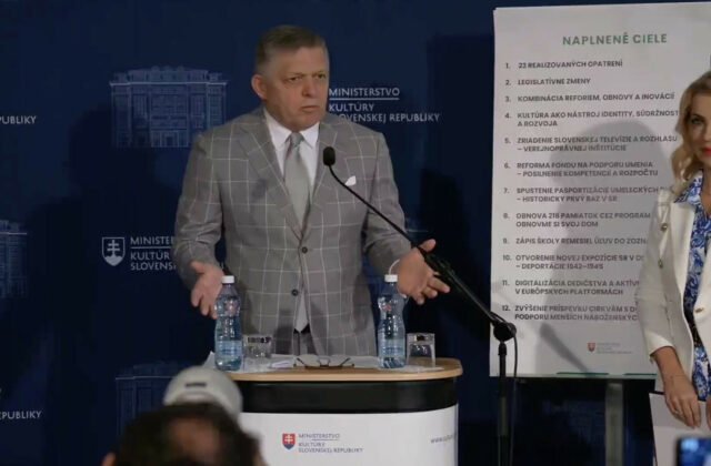 Fico navštívil Šimkovičovú. Ministerka nemá robiť to, čo si želajú povaľači v kaviarňach, vyhlásil – VIDEO