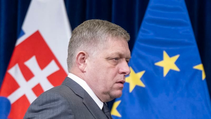 Slovensku by svědčila neutralita, řekl Fico. Podle opozice blouzní, země by musela odejít z NATO Slovensku by svědčila neutralita, řekl Fico. Podle opozice blouzní, země by musela odejít z NATO