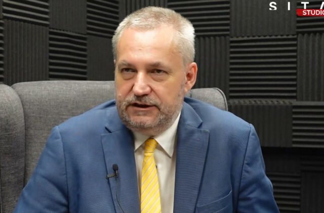 447982_snimka-obrazovky-2025-06-11-150025-640x420.jpg Označiť predstaviteľa misie Európskeho parlamentu za nájomného vraha nepatrí do demokratickej spoločnosti, tvrdí Dostál – VIDEO