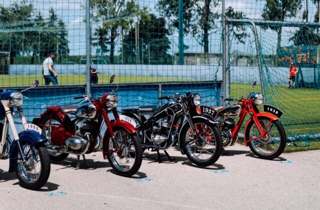 449221_503404436_17973305771855169_7141810801182703506_n-e1749996564858-640x420.jpg Na západnom Slovensku sa koná unikátna výstava veteránov. Moto Ruže ponúknu nostalgiu aj rodinnú zábavu – FOTO