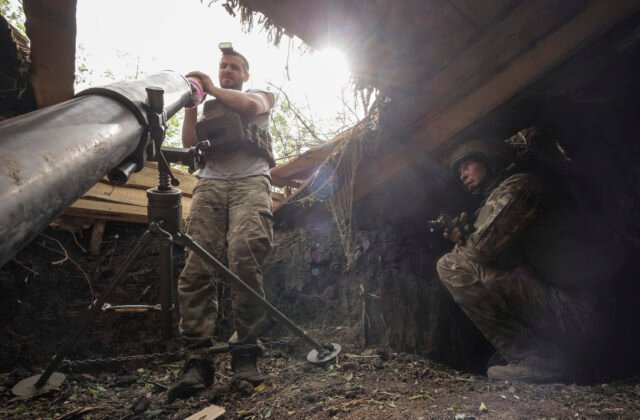 449333_russia_ukraine_war_10976-640x420.jpg Rusi zintenzívnili útoky pri meste Siversk v Doneckej oblasti a nasadzujú chemické zbrane