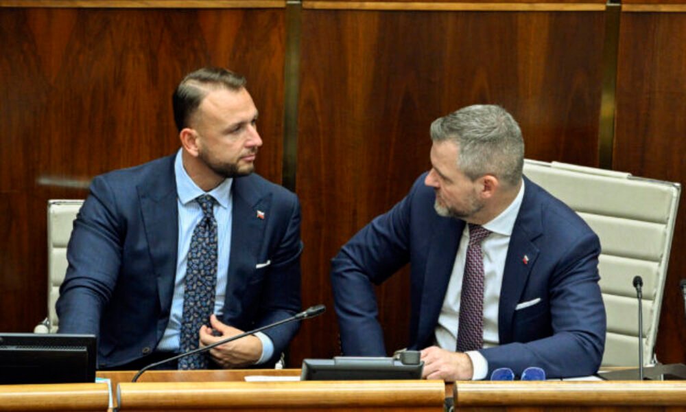 Prezident vyzval ministra vnútra Šutaja Eštoka na zmenu petičného práva, upozorňuje na možné podvody