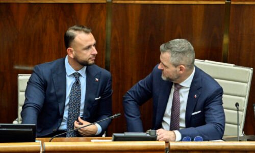 Prezident vyzval ministra vnútra Šutaja Eštoka na zmenu petičného práva, upozorňuje na možné podvody