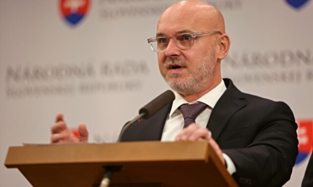 Liberáli idú k prezidentovi s jasným postojom, v súvislosti s navyšovaním výdavkov na obranu navrhujú tri kroky – VIDEO