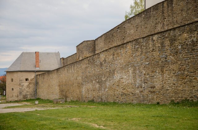 452785_gettyimages-1223257419-640x420.jpg Rekonštrukciu parkánového múru v Levoči pozastavili, rozhodol o tom pamiatkový úrad