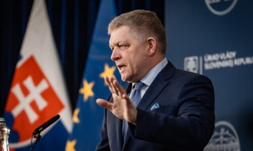 Bratislavskí poslanci nesúhlasia so zámerom Ficovej vlády zrušiť 17. november ako deň voľna, prijali uznesenie