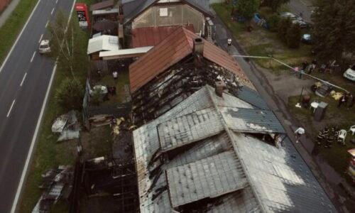 V súvislosti s požiarom rodinných domov v Kežmarku mesto poskytlo okamžitú pomoc zasiahnutým rodinám – FOTO