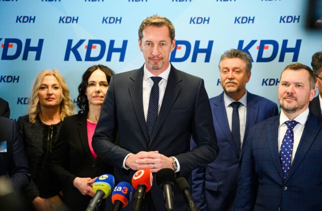 456656_67b09b50a029d795907634-1-640x420.jpg Rada KDH podporila ústavné zmeny, uzneseniu však predchádzala silná debata a výmena názorov