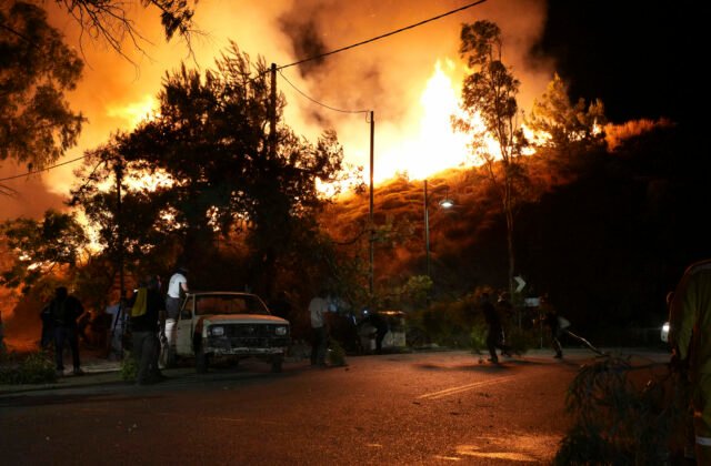 458130_greece_wildfires_19742-640x420.jpg Grécky ostrov Chios bojuje s požiarmi, vláda vyhlásila stav núdze
