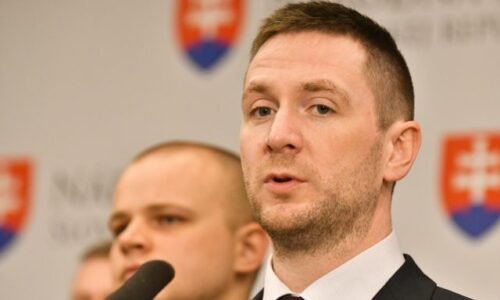 Progresívci si držia prvenstvo vo volebných prieskumoch, hnutie Republika kontinuálne rastie