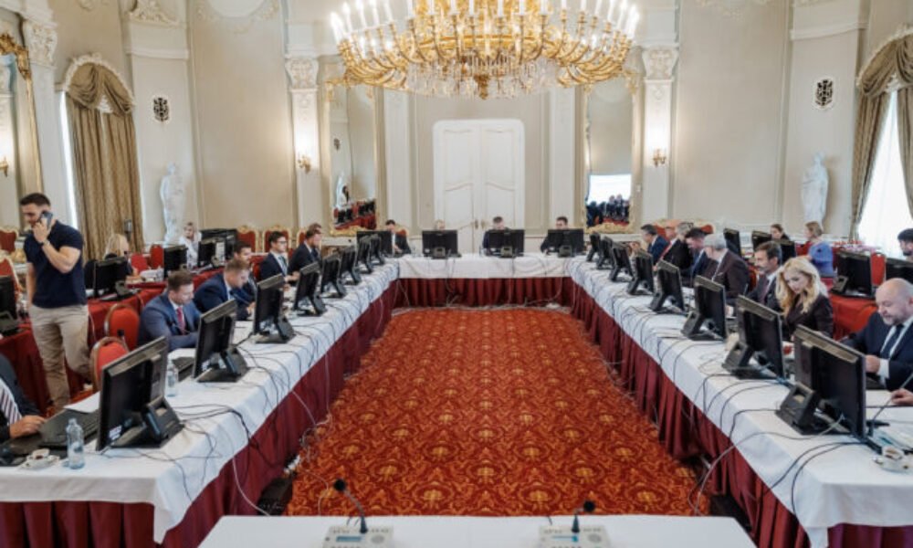 Štát napraví chyby niektorých samospráv, vláda odklepla dodatočnú finančnú pomoc na odmeny pre zamestnancov