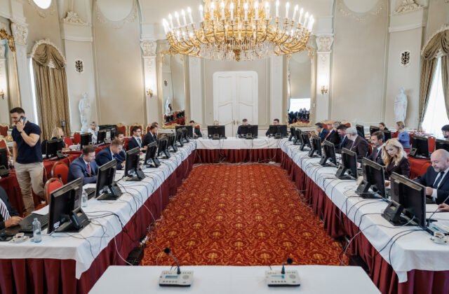 460268_68372bc12f0ad119242307-640x420.jpg Štát napraví chyby niektorých samospráv, vláda odklepla dodatočnú finančnú pomoc na odmeny pre zamestnancov