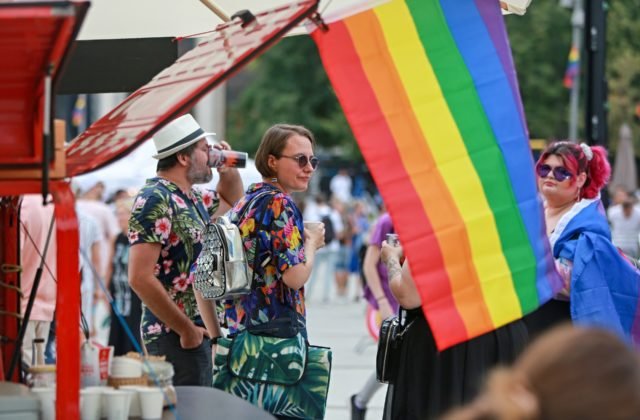 464488_669bdc2c3da24198476149-640x420.jpg LGBTI+ ľudia žijú na Slovensku v strachu. Cítia sa ohrození a bez práv, väčšina premýšľa o odchode