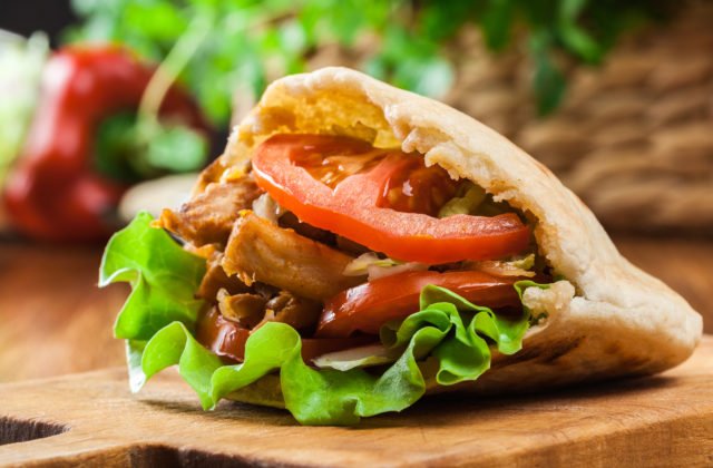 464537_kebab-640x420.jpg Ako si udržať bezpečné chute počas leta? Na streetfoode môžu vyššie teploty ohroziť bezpečnosť potravín