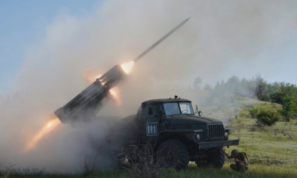 Rusko na Ukrajine za uplynulý deň stratilo ďalších viac ako tisíc vojakov, tanky a raketomety