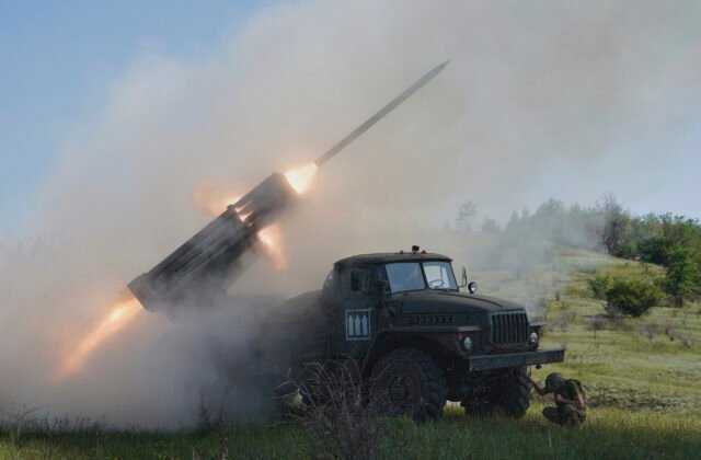 465277_russia_ukraine_war_33833-1-640x420.jpg Rusko na Ukrajine za uplynulý deň stratilo ďalších viac ako tisíc vojakov, tanky a raketomety